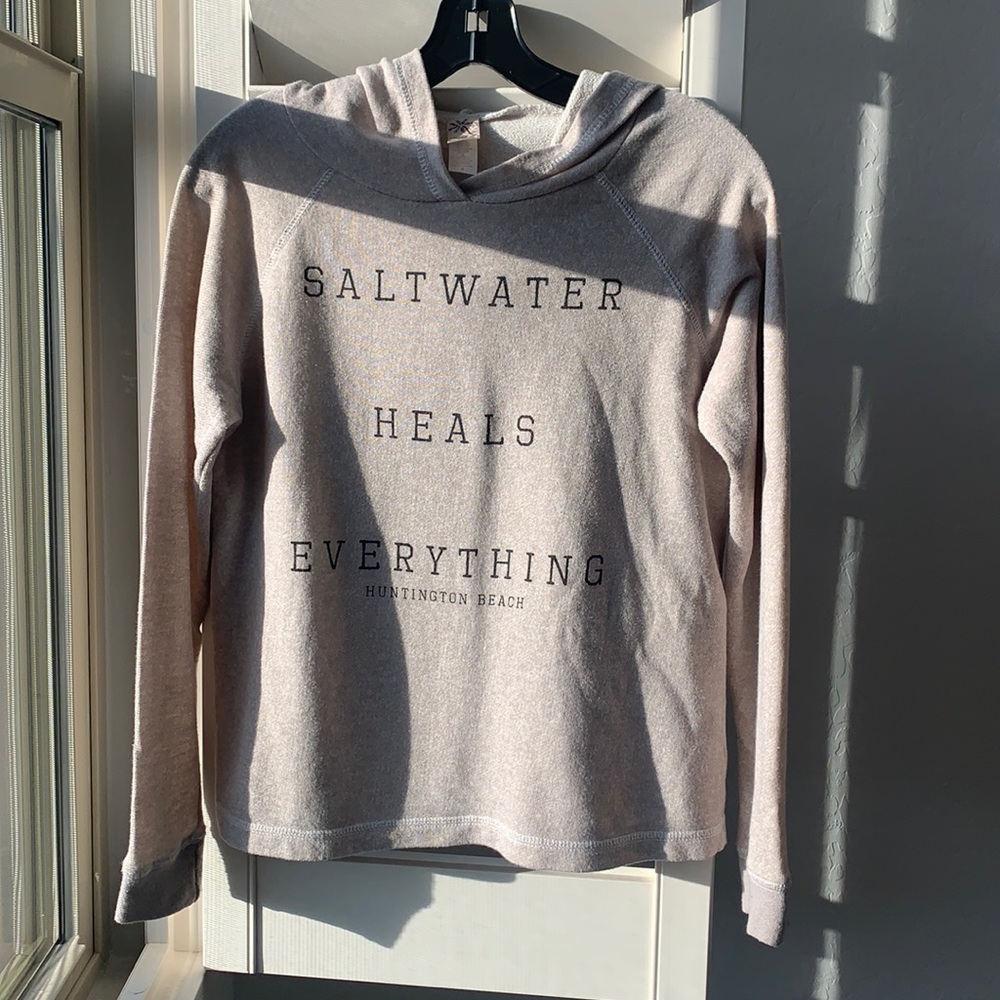 Coastal Classics Cream Sweatshirt ~ Small: NAME A PRICE AND I WILL AGREE